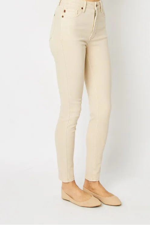 232120f5-bd8e-40c0-bb84-48986228fa80-Max